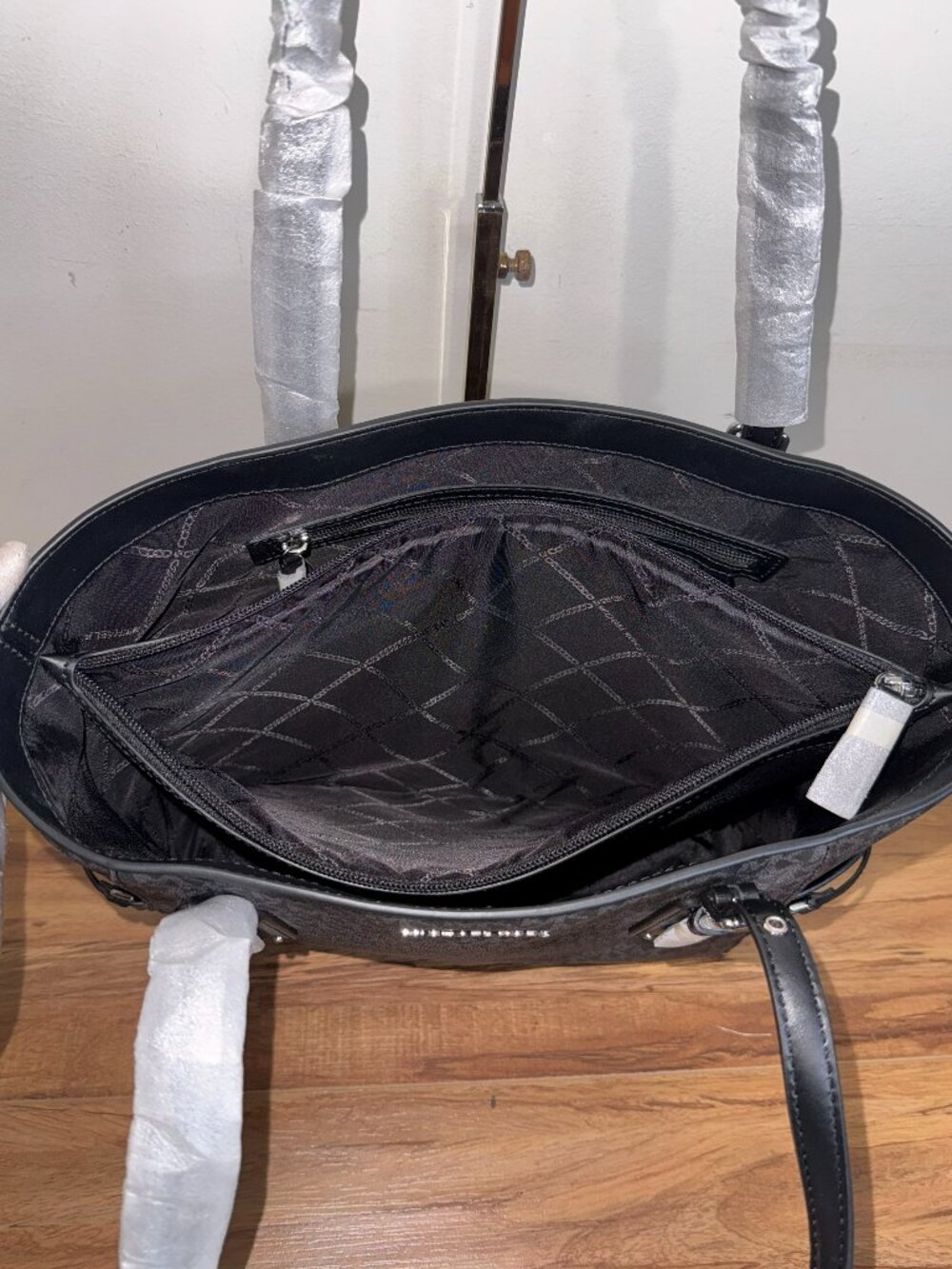 🖤Michael Kors 3 Compartment PVC/Canvas Coated Tote🖤 - Picture 8 of 16